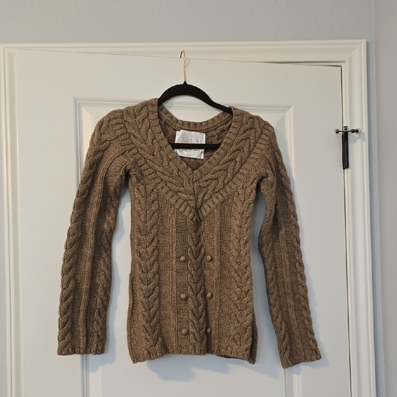 Old Navy Sweaters - Old Navy V-Neck Cable Knit Sweater - Light Brown/Tan. Size XS